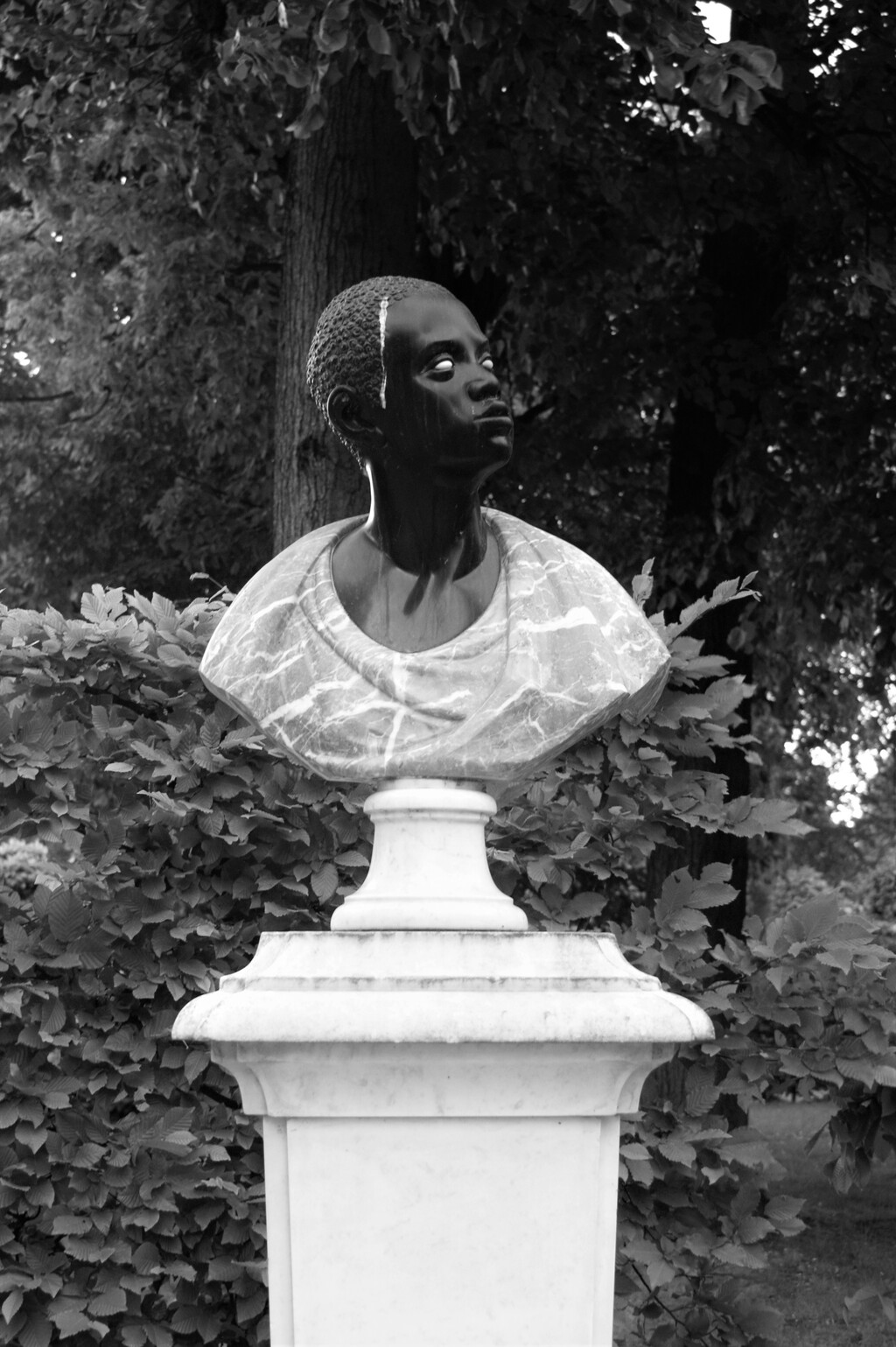 Moor heads of Sanssouci  The term "Mohr" (also "Moor" or "Blackamoor") was a historical term used in the 17th, 18th, 19th-century Germany to depict figures of African descent